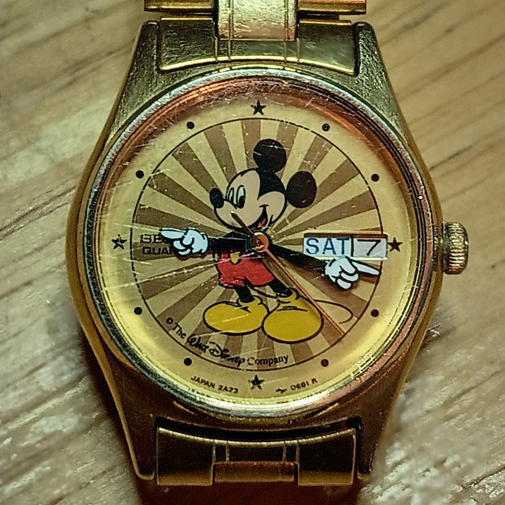 X Seiko Mickey Mouse Gold Tone Case, Adjustable Bracelet 3 Hand Movement Day
